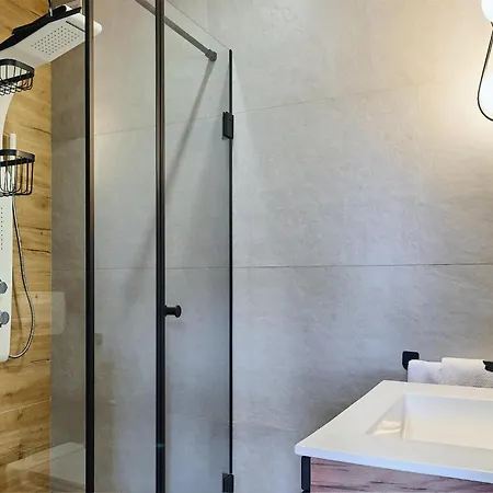 2 Bedroom Awesome In *